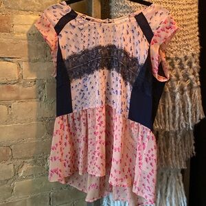 ANTHROPOLOGIE Maeve Sheer Flutter Top / Size Medium